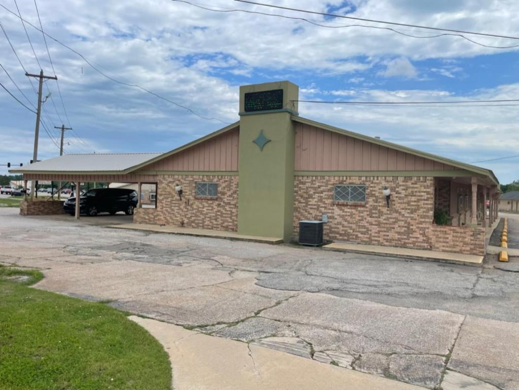 Village Inn Ada Exterior photo